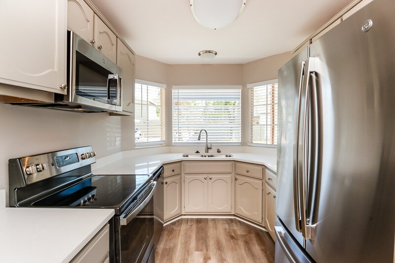 2,270/Mo, 235 N 22nd Pl Unit 556 Mesa, AZ 85213 Kitchen View 2