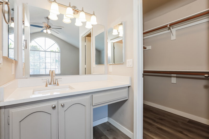2,100/Mo, 235 N 22nd Pl Unit 556 Mesa, AZ 85213 Main Bathroom View
