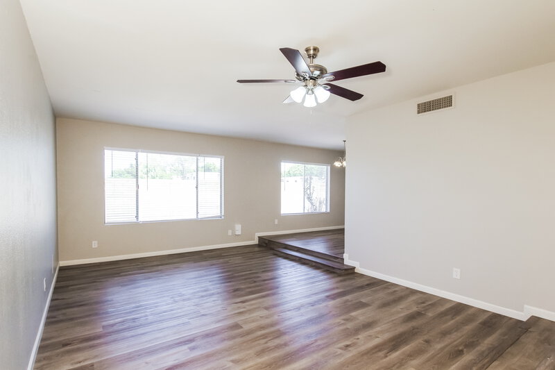 2,665/Mo, 15028 N 40th Pl Phoenix, AZ 85032 Living Room View 3
