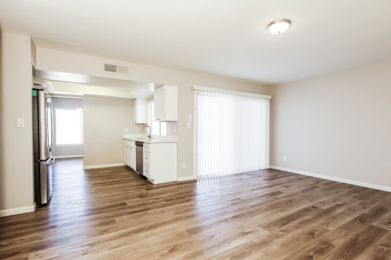 2,665/Mo, 15028 N 40th Pl Phoenix, AZ 85032 Family Room View