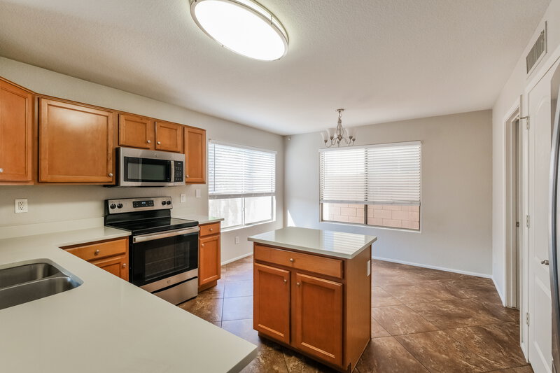 2,700/Mo, 2437 W Running Deer Trl Phoenix, AZ 85085 Kitchen View