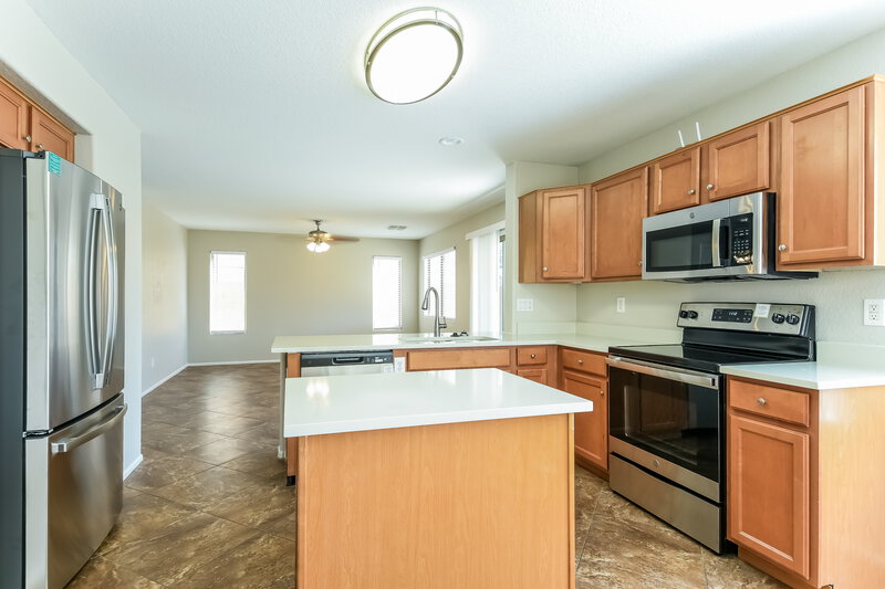 2,620/Mo, 2437 W Running Deer Trl Phoenix, AZ 85085 Kitchen View