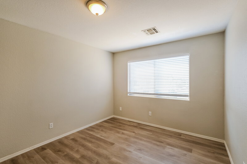 2,700/Mo, 2437 W Running Deer Trl Phoenix, AZ 85085 Bedroom View 2