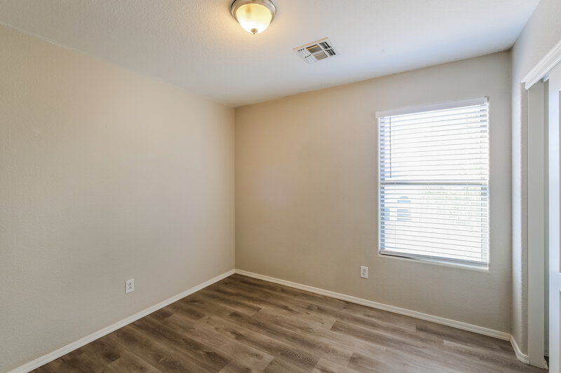 2,700/Mo, 2437 W Running Deer Trl Phoenix, AZ 85085 Bedroom View 3