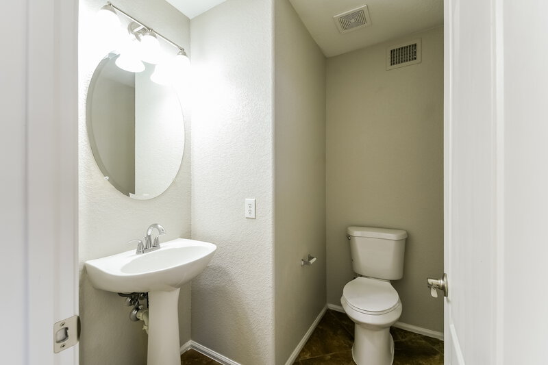 2,620/Mo, 2437 W Running Deer Trl Phoenix, AZ 85085 Bathroom View