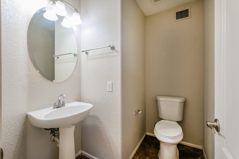 2,700/Mo, 2437 W Running Deer Trl Phoenix, AZ 85085 Powder Room View