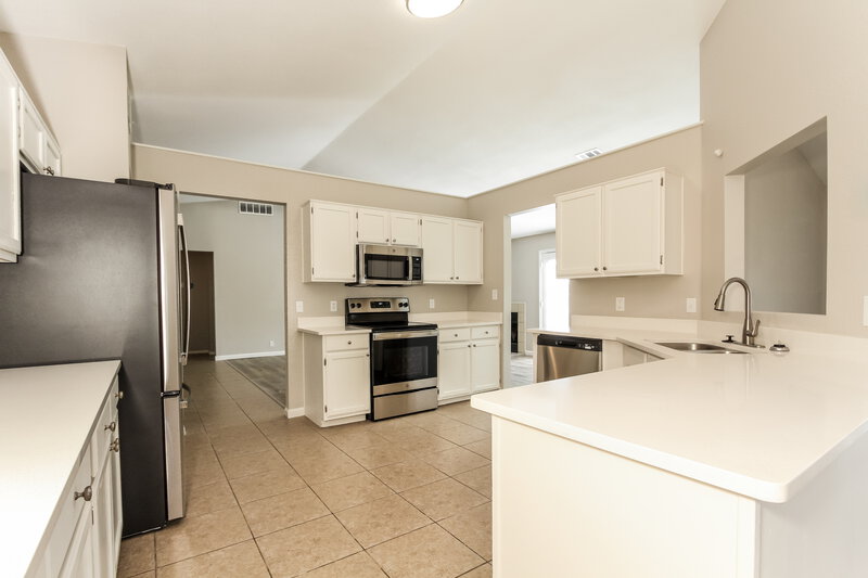 2,180/Mo, 6702 N 82nd Dr Glendale, AZ 85303 Kitchen View