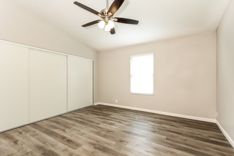2,180/Mo, 6702 N 82nd Dr Glendale, AZ 85303 Main Bedroom View