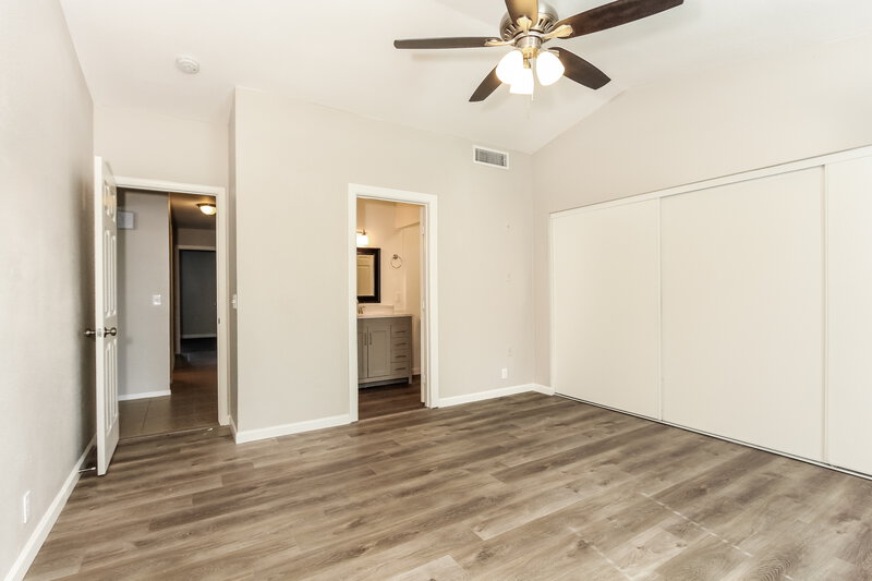 2,180/Mo, 6702 N 82nd Dr Glendale, AZ 85303 Main Bedroom View 2