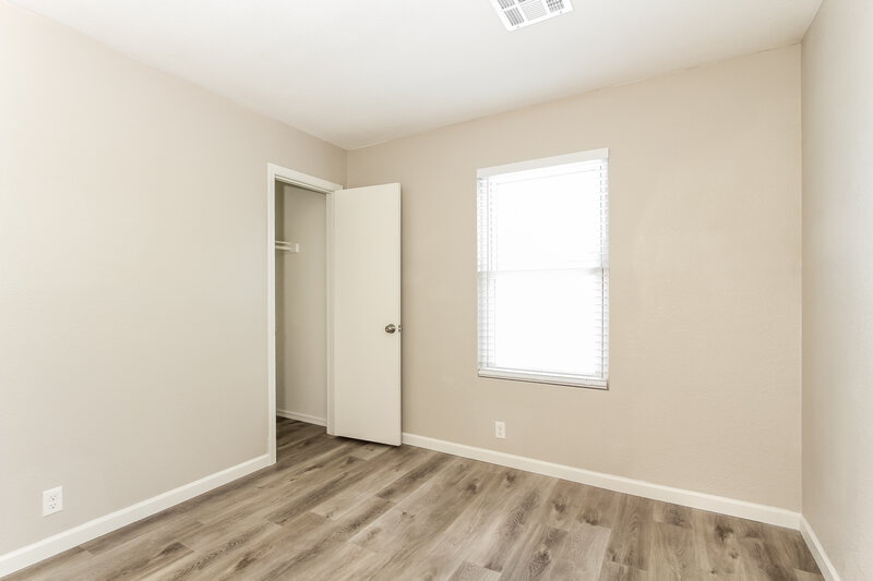 2,180/Mo, 6702 N 82nd Dr Glendale, AZ 85303 Bedroom View