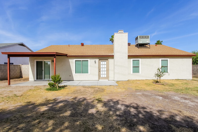 2,180/Mo, 6702 N 82nd Dr Glendale, AZ 85303 Rear View