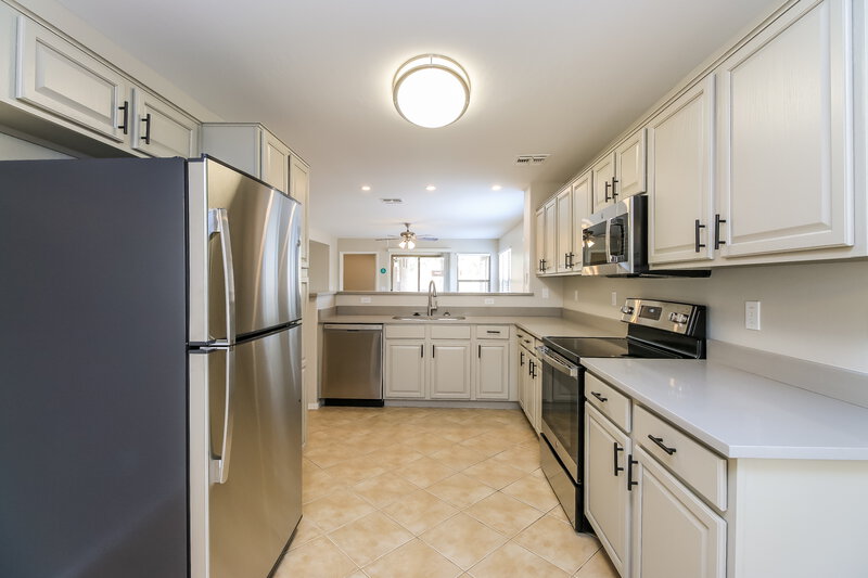 1,765/Mo, 185 W Hayden Park Rd San Tan Valley, AZ 85143 Kitchen View 2