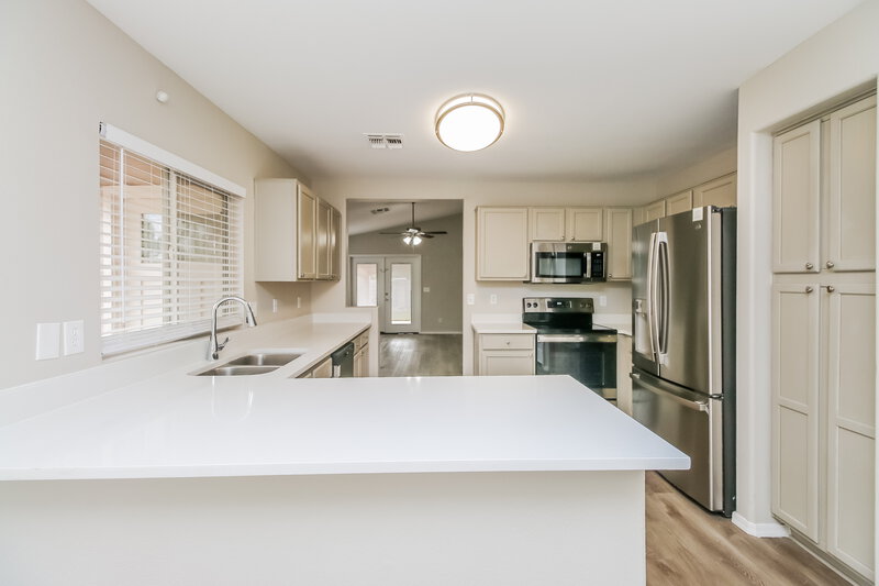 2,320/Mo, 869 E Laredo St Chandler, AZ 85225 Kitchen View 2