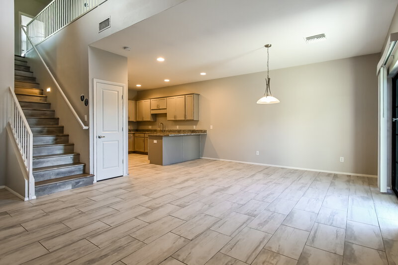 2,100/Mo, 18777 N 43rd Ave Unit 27 Glendale, AZ 85308 Living Room View