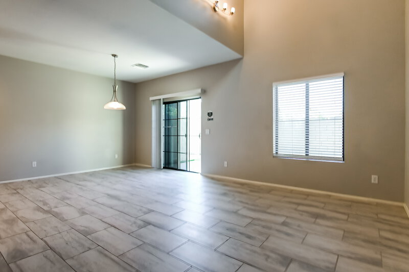 2,100/Mo, 18777 N 43rd Ave Unit 27 Glendale, AZ 85308 Living Room View 2