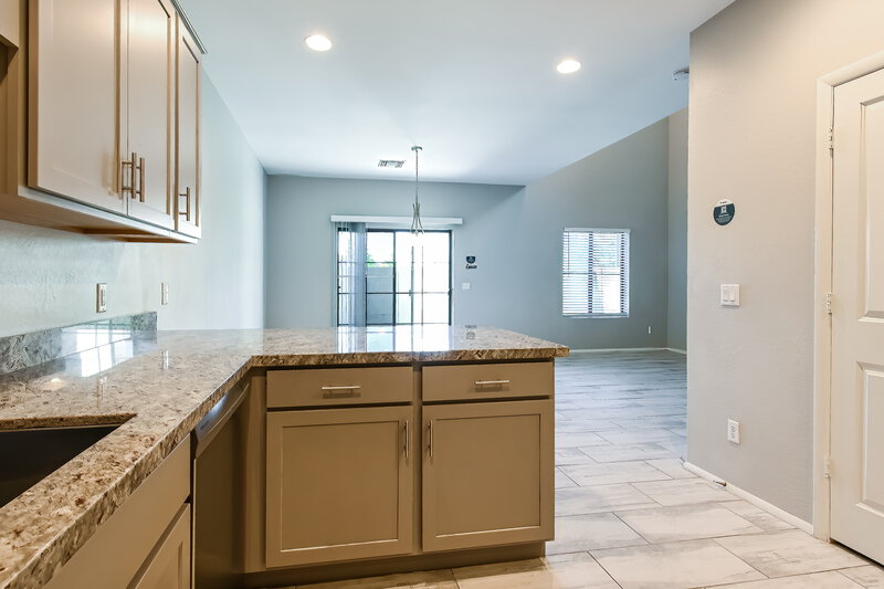 2,100/Mo, 18777 N 43rd Ave Unit 27 Glendale, AZ 85308 Kitchen View 2