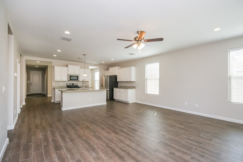 2,435/Mo, 987 W Angus Rd San Tan Valley, AZ 85143 Living Room View 2