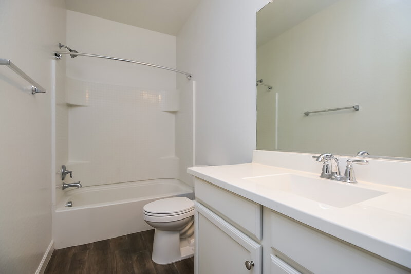 2,435/Mo, 987 W Angus Rd San Tan Valley, AZ 85143 Main Bathroom View