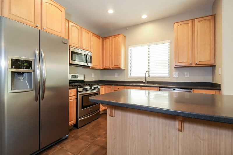 1,900/Mo, 14069 W Country Gables Dr Surprise, AZ 85379 Kitchen View