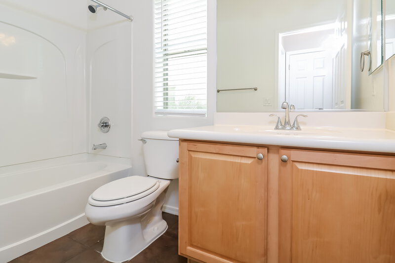 1,900/Mo, 14069 W Country Gables Dr Surprise, AZ 85379 Bathroom View