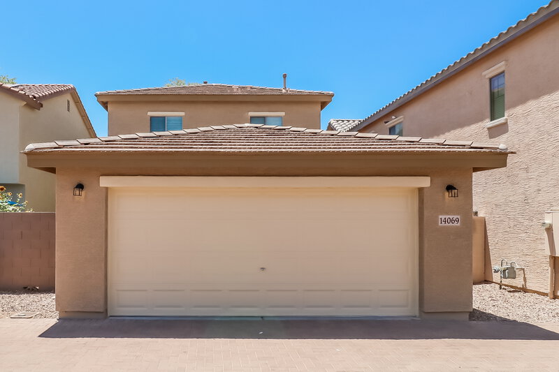 1,900/Mo, 14069 W Country Gables Dr Surprise, AZ 85379 Garage View