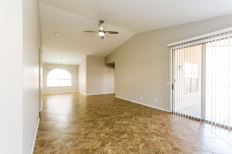2,345/Mo, 1058 S Sierra St Gilbert, AZ 85296 Living Room View 3
