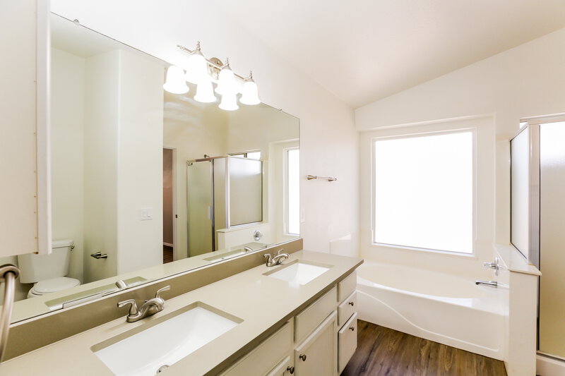 2,345/Mo, 1058 S Sierra St Gilbert, AZ 85296 Main Bathroom View