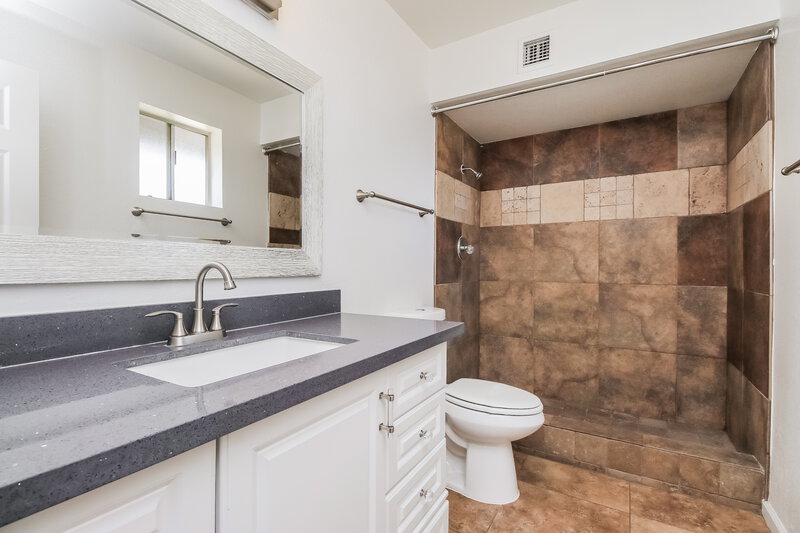 2,320/Mo, 2520 E Javelina Ave Mesa, AZ 85204 Main Bathroom View