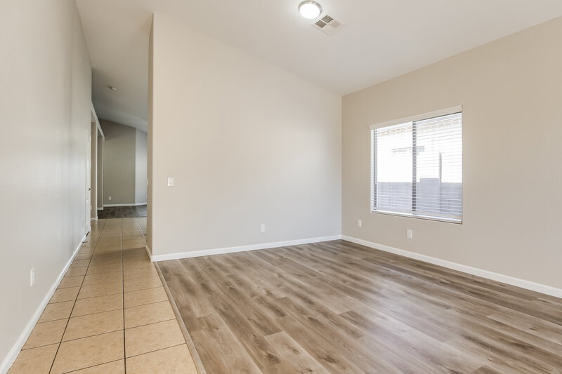 1,980/Mo, 6034 N 68th Dr Glendale, AZ 85303 Living Room View