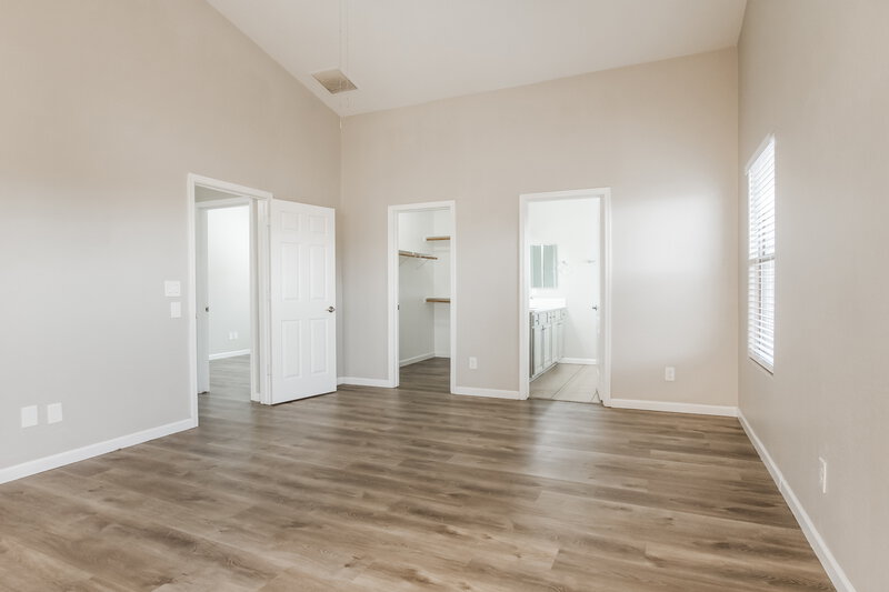 1,980/Mo, 6034 N 68th Dr Glendale, AZ 85303 Main Bedroom View 2