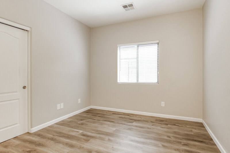 1,980/Mo, 6034 N 68th Dr Glendale, AZ 85303 Bedroom View