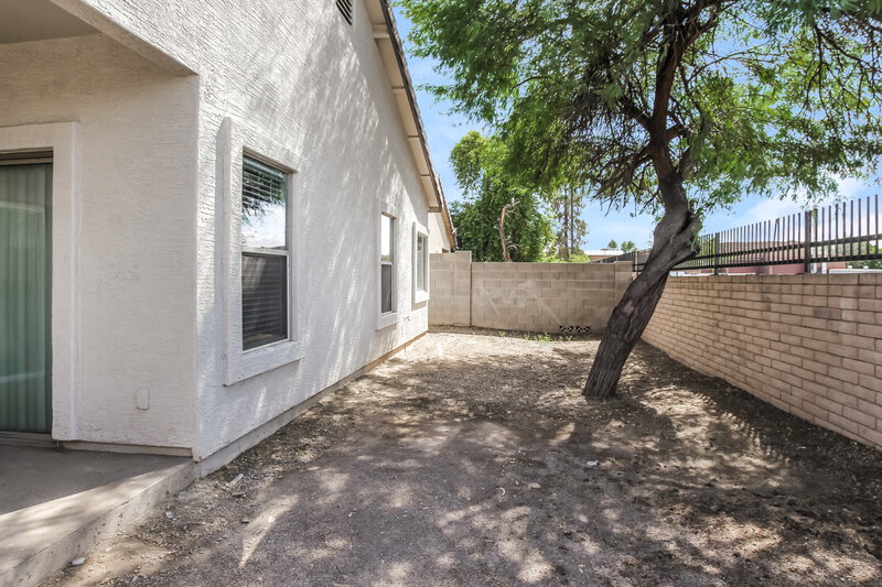 1,980/Mo, 6034 N 68th Dr Glendale, AZ 85303 Rear View