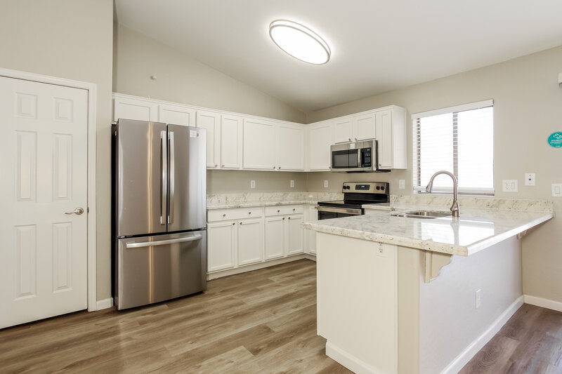 1,935/Mo, 13254 W Paradise Ln Surprise, AZ 85374 Kitchen View