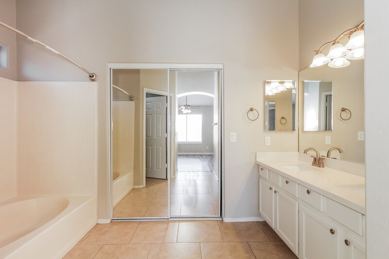 1,935/Mo, 13254 W Paradise Ln Surprise, AZ 85374 Main Bathroom View