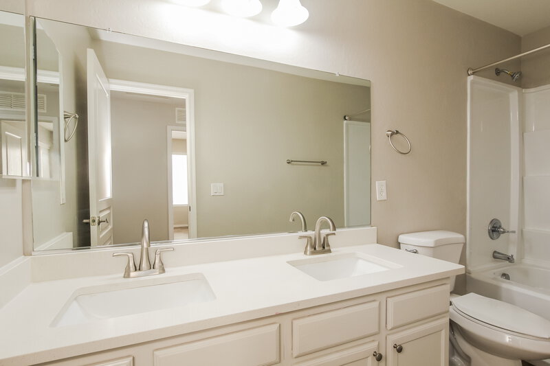 2,195/Mo, 5878 S 238th Ln Buckeye, AZ 85326 Bathroom View