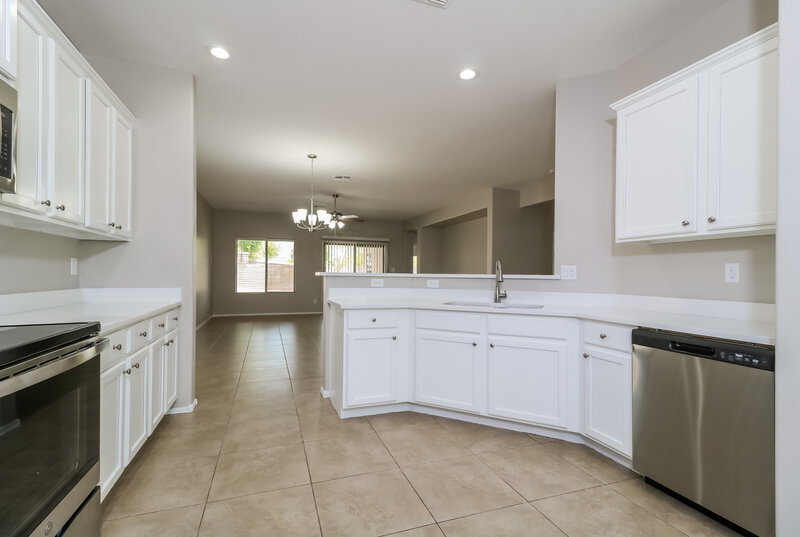 2,175/Mo, 105 N 108th Dr Avondale, AZ 85323 Kitchen View