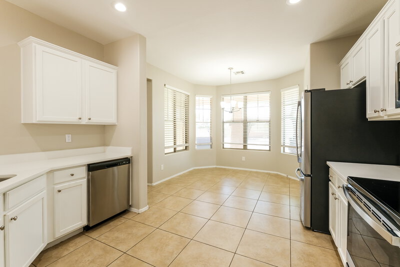 1,995/Mo, 105 N 108th Dr Avondale, AZ 85323 Kitchen View 3