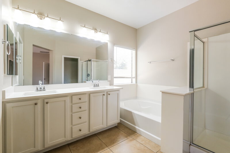 1,995/Mo, 105 N 108th Dr Avondale, AZ 85323 Main Bathroom View