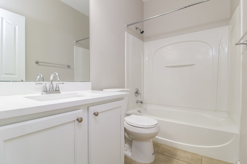 2,175/Mo, 105 N 108th Dr Avondale, AZ 85323 Bathroom View