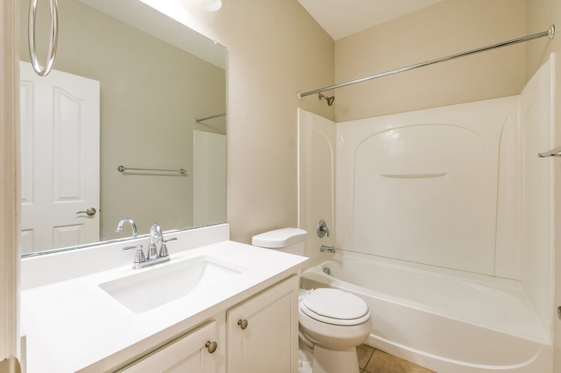 1,995/Mo, 105 N 108th Dr Avondale, AZ 85323 Bathroom View