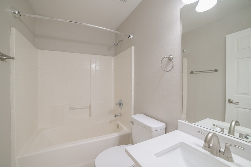 2,595/Mo, 7496 W Denaro Dr Glendale, AZ 85308 Bathroom View 2