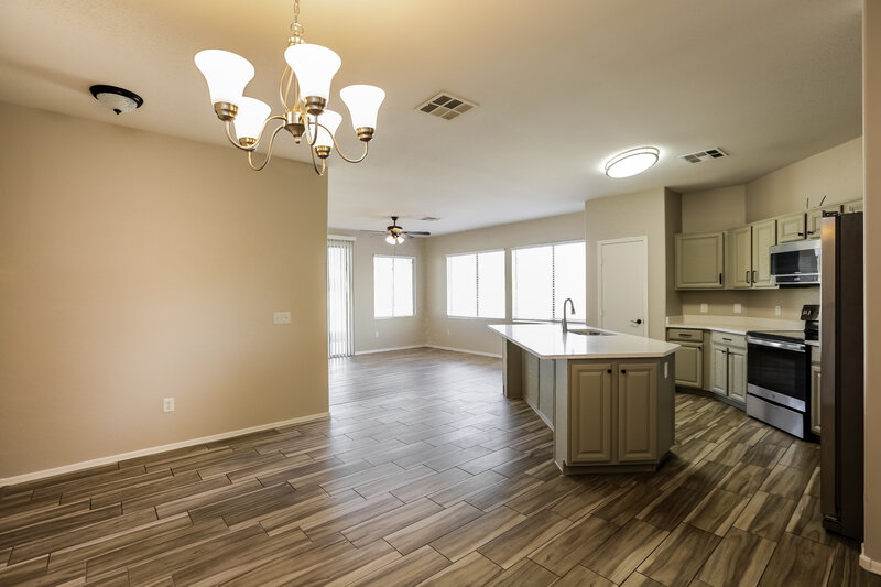 2,435/Mo, 7206 S 42nd Ln Phoenix, AZ 85041 Dining Room View