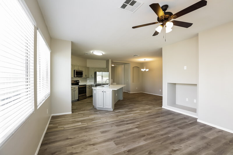 2,435/Mo, 7206 S 42nd Ln Phoenix, AZ 85041 Family Room View