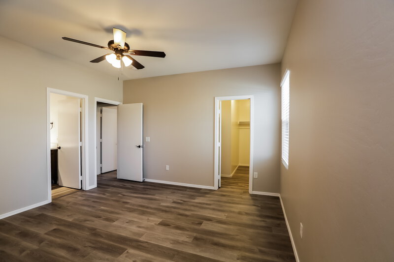 2,435/Mo, 7206 S 42nd Ln Phoenix, AZ 85041 Main Bedroom View 2