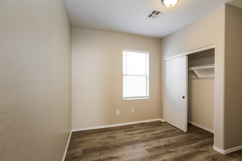 2,435/Mo, 7206 S 42nd Ln Phoenix, AZ 85041 Bedroom View 2