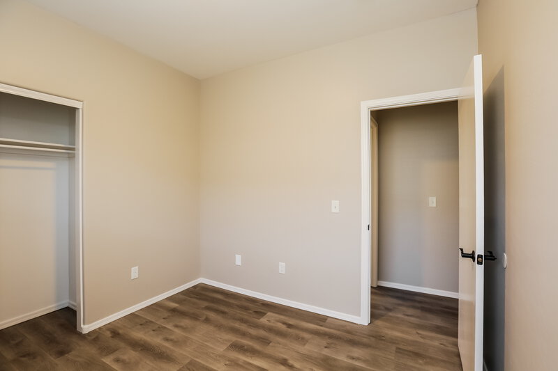 2,435/Mo, 7206 S 42nd Ln Phoenix, AZ 85041 Bedroom View 3