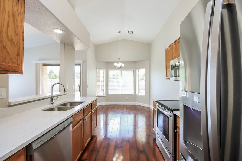 2,240/Mo, 1617 W Kesler Ln Chandler, AZ 85224 Kitchen View 2
