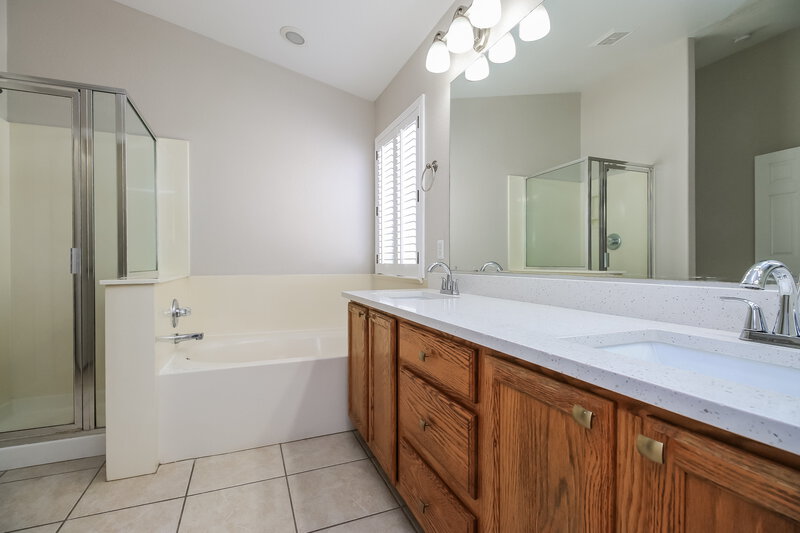 2,240/Mo, 1617 W Kesler Ln Chandler, AZ 85224 Main Bathroom View