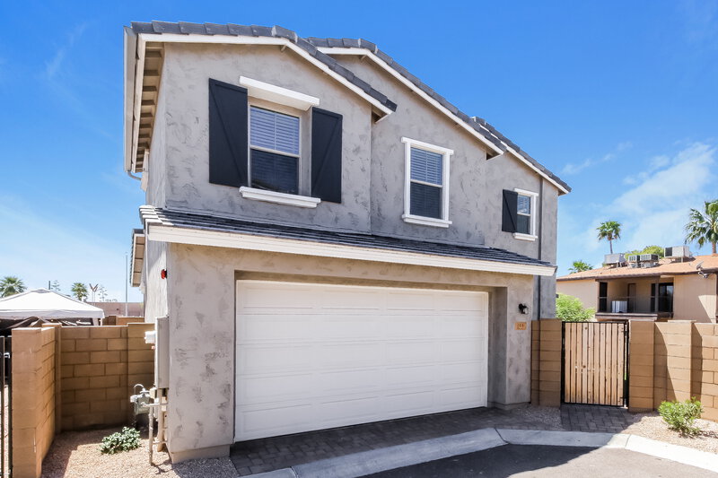 0/Mo, 144 N 56th Pl Mesa, AZ 85205 Rear View