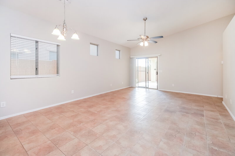 1,775/Mo, 900 W Broadway Ave Lot 11 Apache Junction, AZ 85120 Living Room View